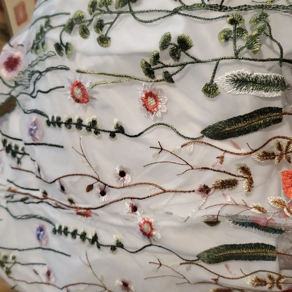White Formal Floral Embroidery Dress Size 3 - Picture 4 of 6